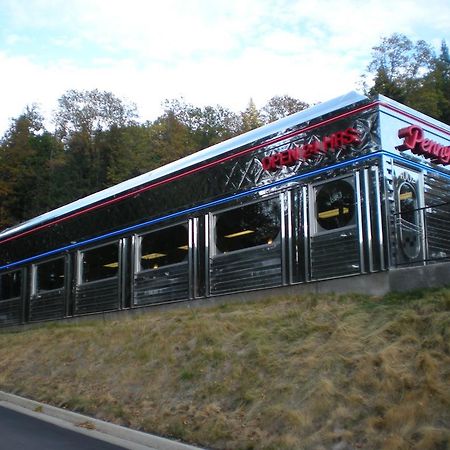 トラベロッジ ダンスミュア エクステリア 写真